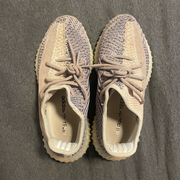 Yeezy 350 V2 Ash Pearl - Picture 4 of 7